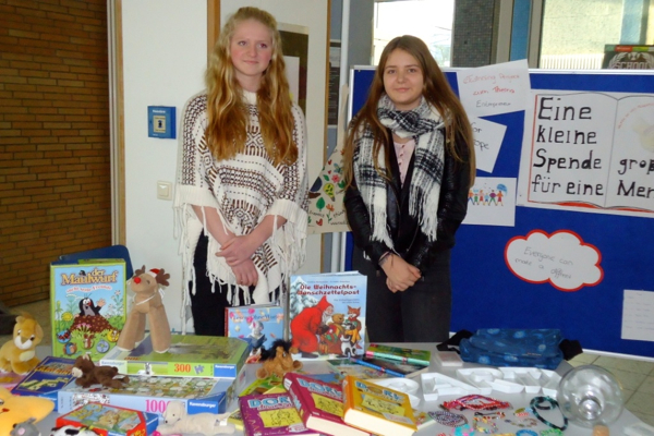 Theresa and Freya MDDI Foyer A